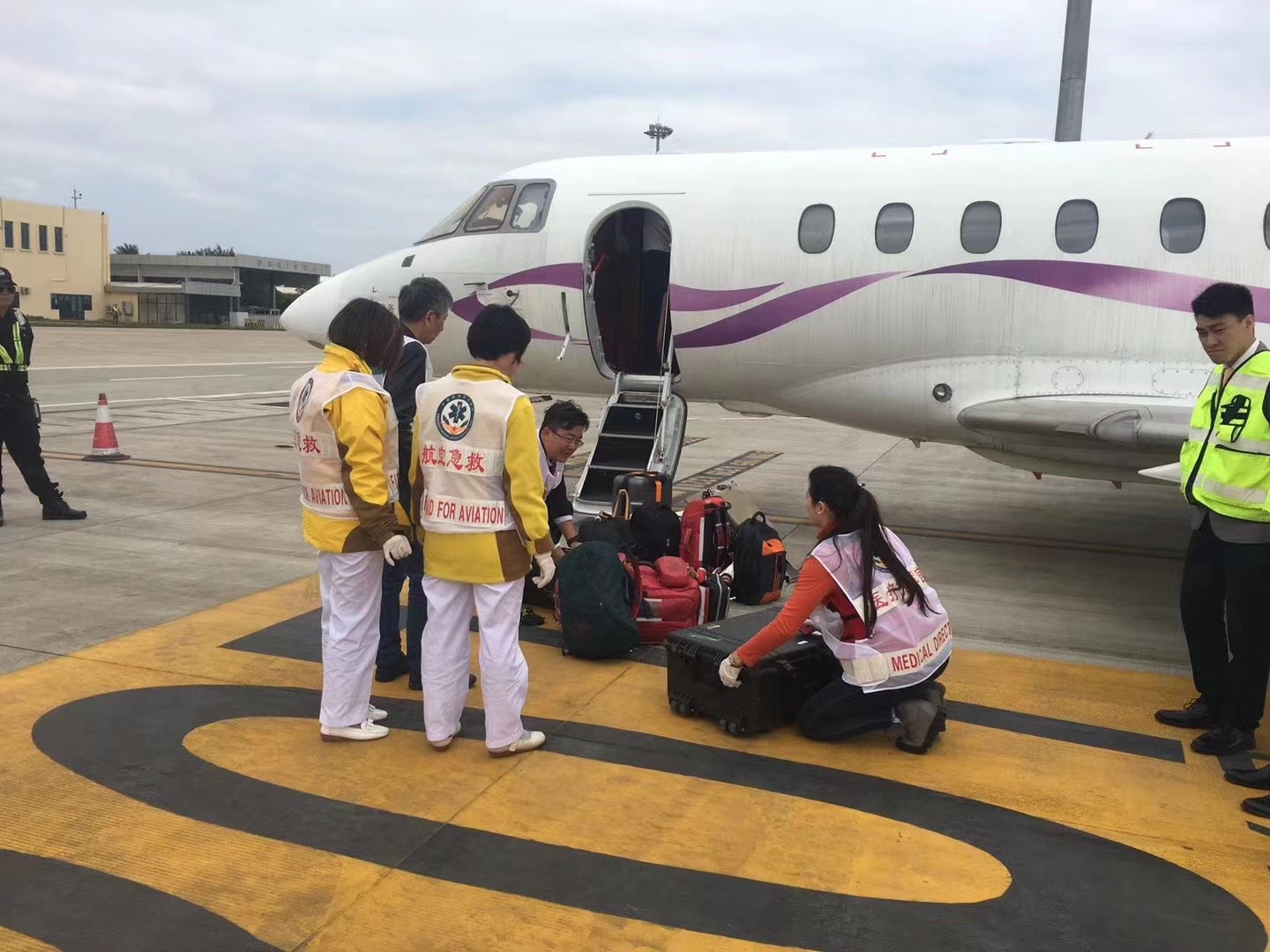 卢龙县香港出入境救护车出租